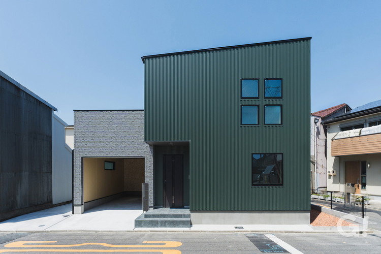 愛車と暮らすくつろぎのガレージ住宅