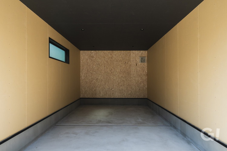 広々としたくつろぎのガレージ