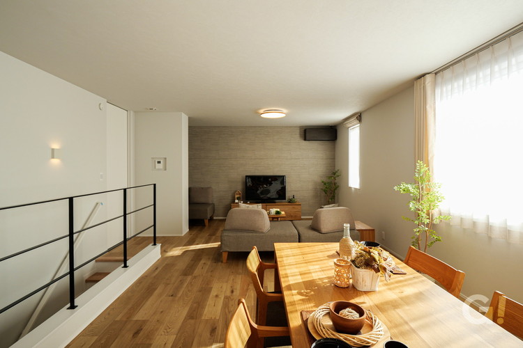 ナチュラルモダンな二階リビングの家