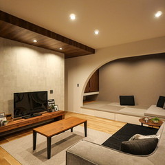 木目とグレーが彩る、大人モダンナチュラルハウス