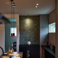 灯りが映えるダイニング