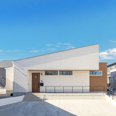伸びやかな佇まいの平屋