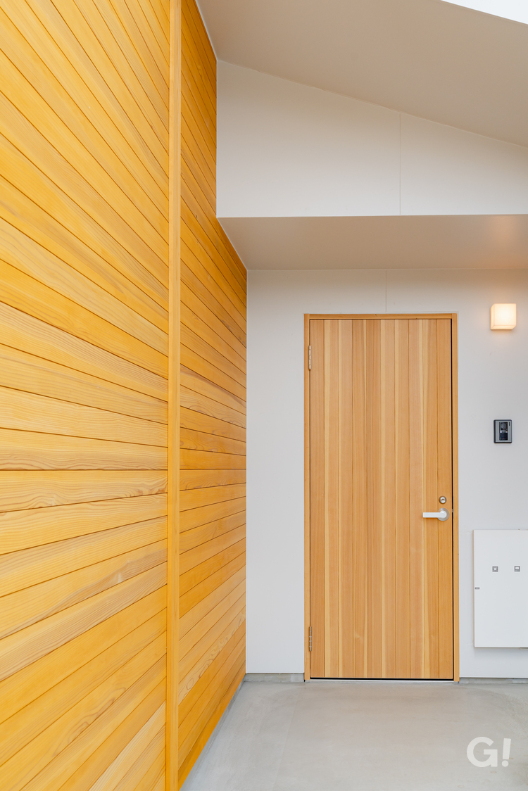 木の温もりで迎える玄関