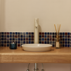 タイルが映える、玄関の手洗いスペース