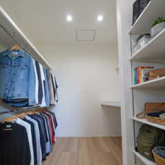 暮らしを整えるウォークインクローゼット