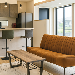 家族を近くに感じる、玄関一体型リビング