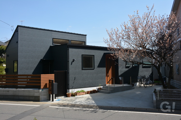 二つの三角屋根が風景と暮らしをつなぐ21坪の平屋