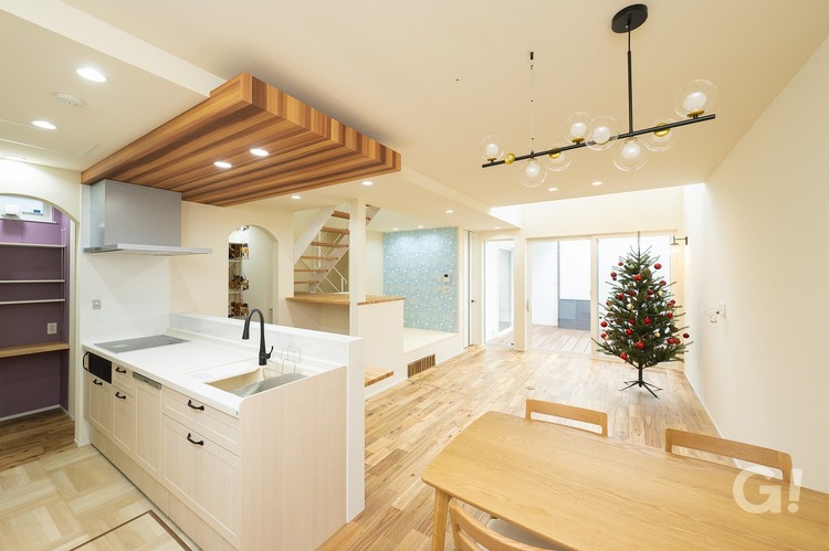 3つの吹抜と光庭による開放感を持つすまい