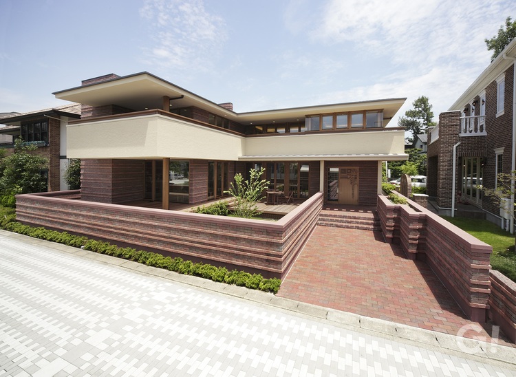 『AZALEA』庭と住まう、 影と光が織り成す住まい