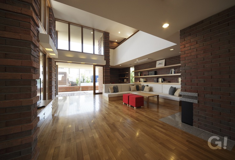 『AZALEA』庭と住まう、 影と光が織り成す住まいの写真