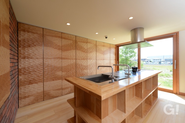 『AZALEA』庭と住まう、 影と光が織り成す住まいの写真