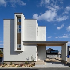 『インディーワン』モニュメント吹抜け＆エントランスガレージのある家