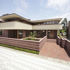 『AZALEA』庭と住まう、 影と光が織り成す住まい