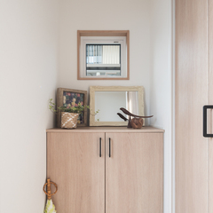 【規格住宅】白×天然木の組み合わせがかわいい、シンプルナチュラルな家【玄関】