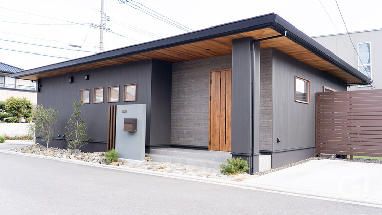 和モダン×オーダーキッチンで優雅な平屋