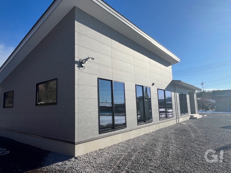 存在感のある平屋の外観