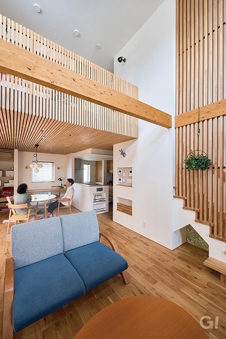 細やかな格子が映える 自然素材と光が織りなす 北欧スタイルの住まい