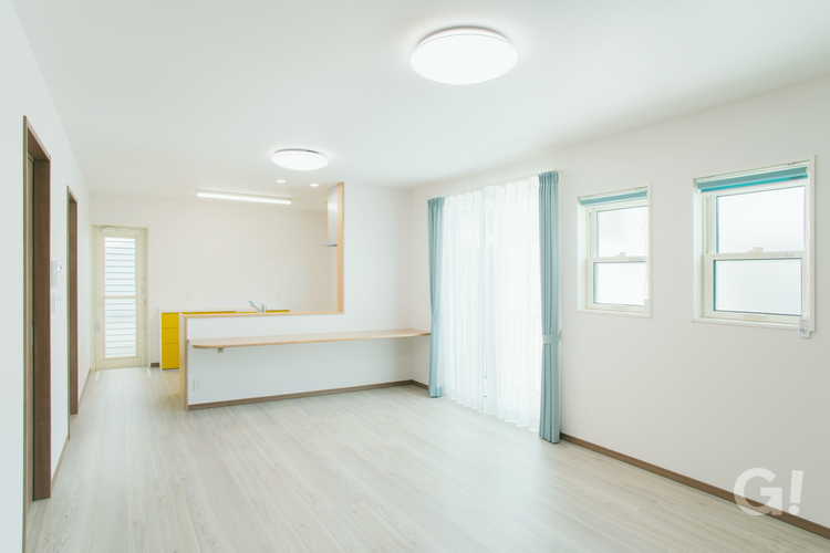 【シンプルプロブァンス/平屋建】キッチンの差し色が明るいおうち