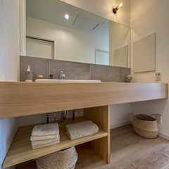 【インスタ人気投稿】グレー×木目のお洒落な造作洗面台