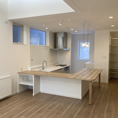 自然と家族の会話が生まれるキッチンのある住まい