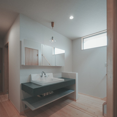 【建築家と創る】庭の記憶を受け継ぐ、ジャパンディの家【造作洗面】