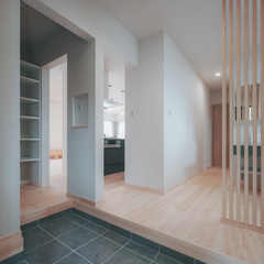【建築家と創る】庭の記憶を受け継ぐ、ジャパンディの家【玄関】