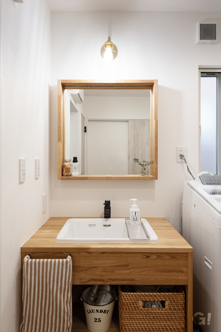 木造洗面台を採用したナチュラルデザインの洗面スペース☆