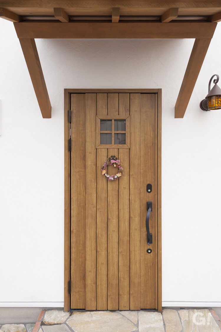 木製ドアのおしゃれな玄関☆