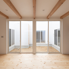 プライバシーを考慮したお家の中心にある中庭